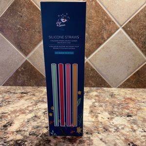 Fabfitfun silicone straws